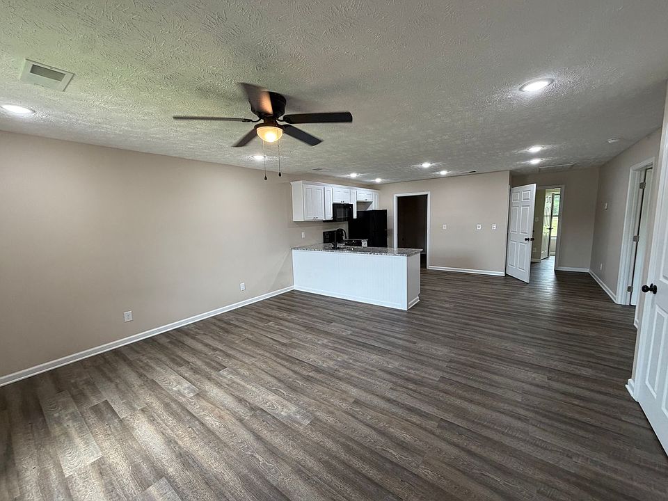 1st image of 100 Crestview Dr #C