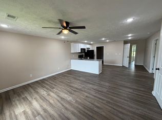 100 Crestview Dr #C, Greenfield, TN 38230