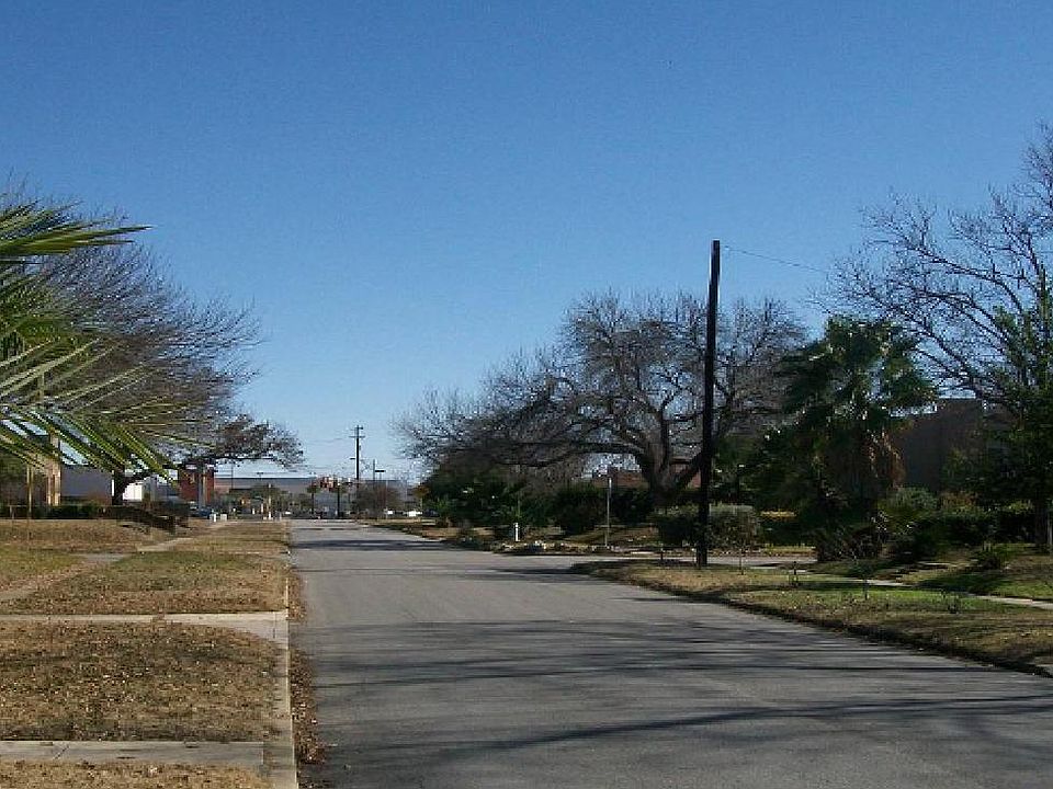 1st image of 211 Club Dr
