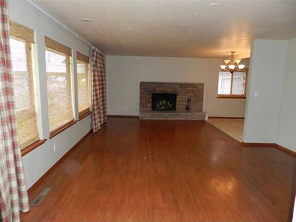 4th image of 4204 81st Pl NE