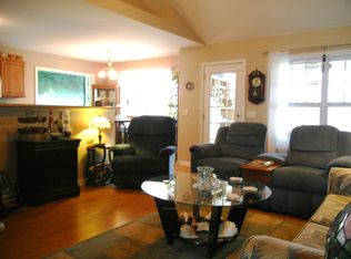 145 Twin Oaks Dr, Hampstead, NC 28443