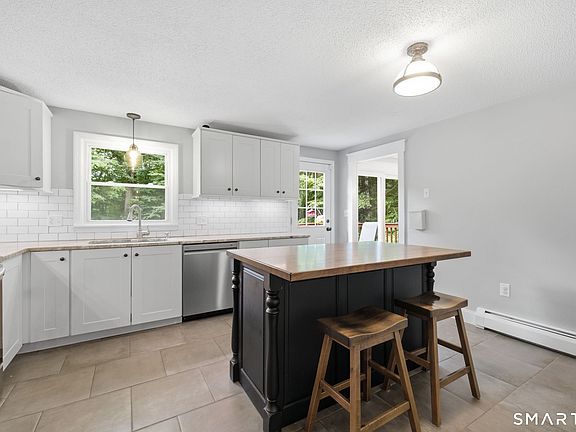 5th image of 72 Lakeview Heights