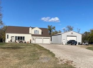 4210 Crestwood Dr, Bismarck, ND 58503