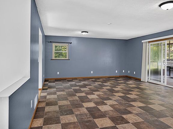 4th image of 195 Lake Rd