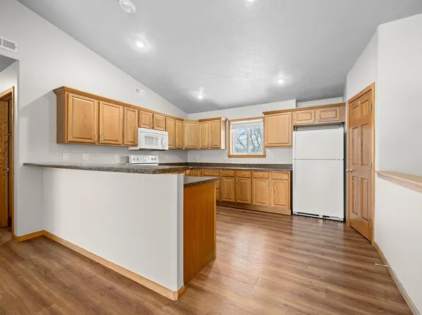 305 E 5th St, Hartford, SD 57033