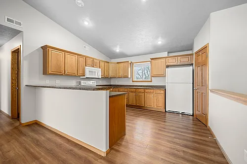 305 E 5th St #UPPER Photo 1