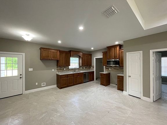 4th image of 1405 E 9th St