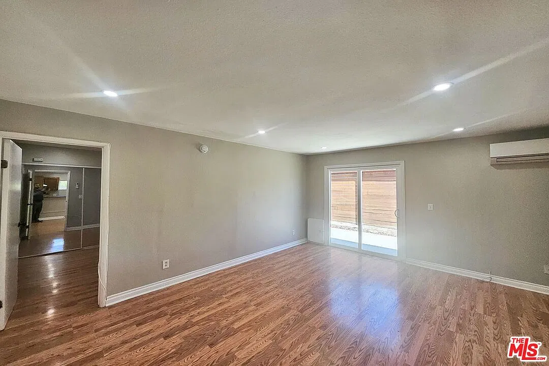 1 bed, 1.0 bath, 800 sqft, $2,295 — Photo 3