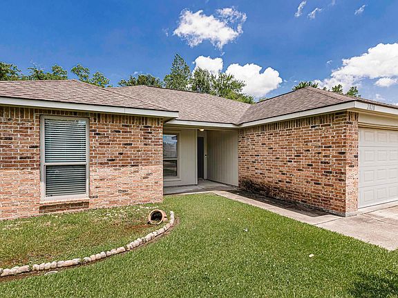 3rd image of 2028 S Helens Way Ave