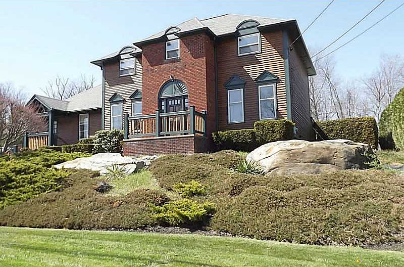 1st image of 10 Kimberly Ann Dr