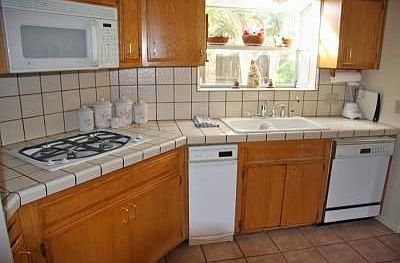 Gorgeous kitchen w/garden window