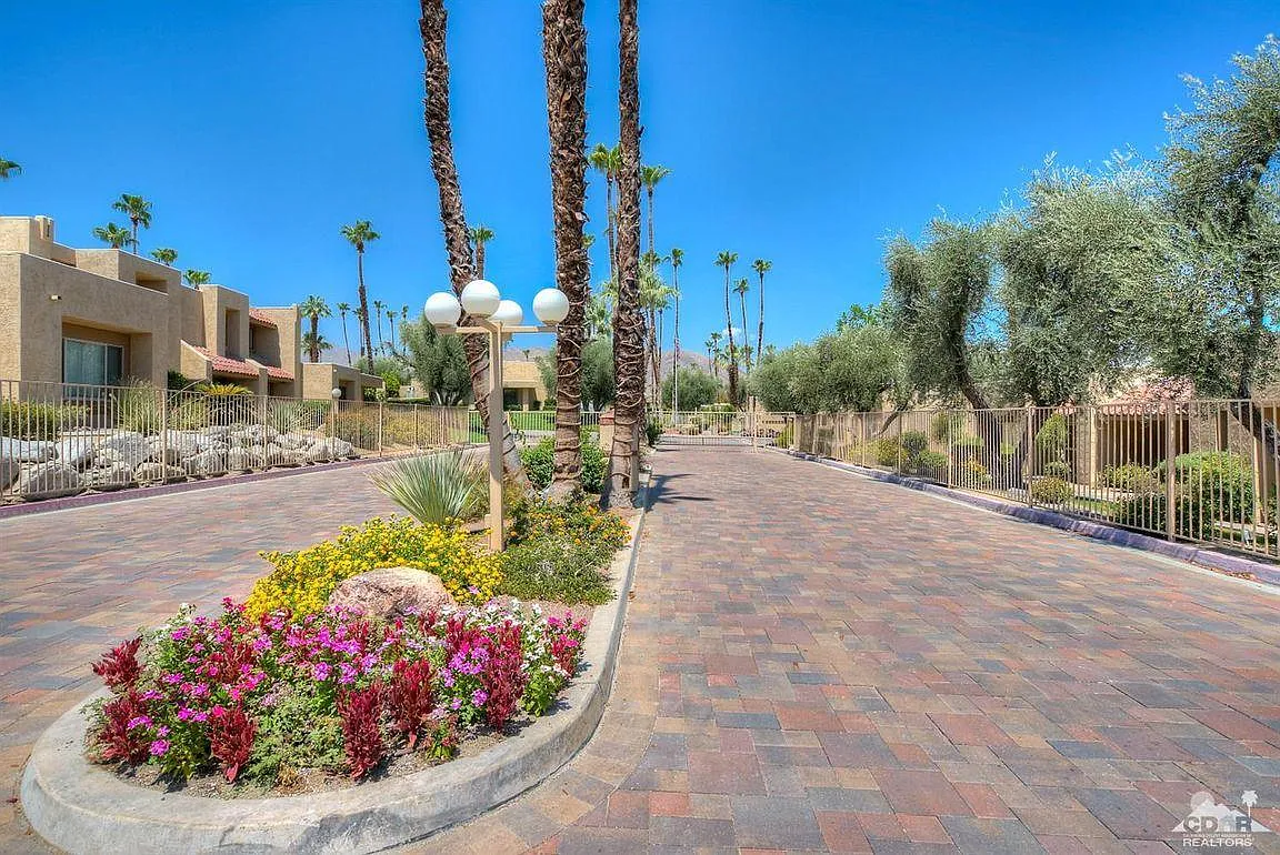 Oasis Court, Palm Desert — Photo 1