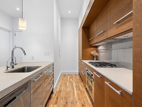 3rd image of 360 Furman St APT 1001