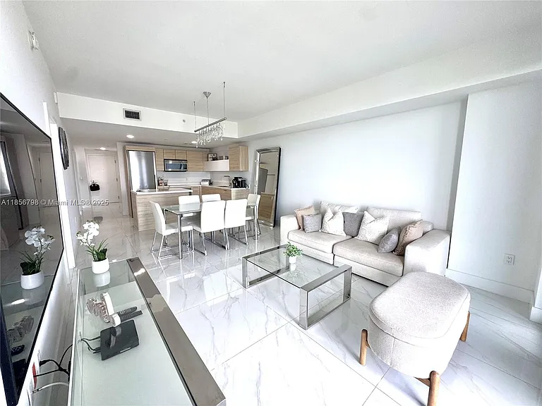 16385 Biscayne Blvd #2720 — Photo 32