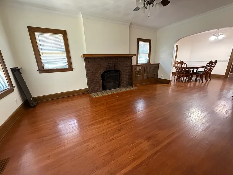 422 Paris Ave — Photo 5