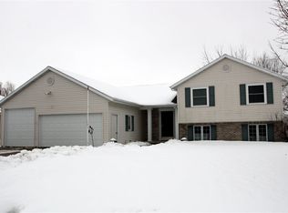 W2387 Hickory Park Dr, Appleton, WI 54915