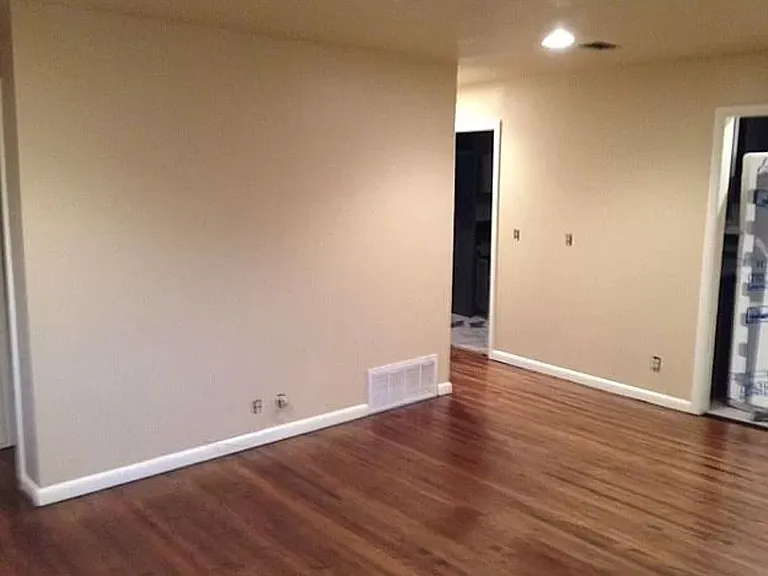 348 E Cleburn St — Photo 5