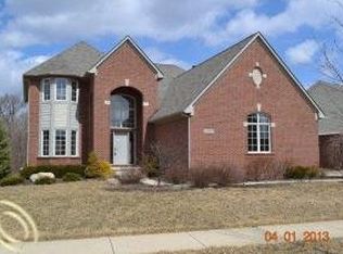 61110 Palomino Ct, South Lyon, MI 48178