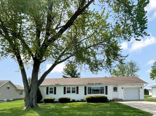 1923 E Currier Rd, Freeport, IL 61032