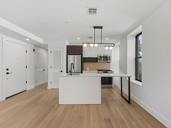 4th image of 166 Hancock Ave #201