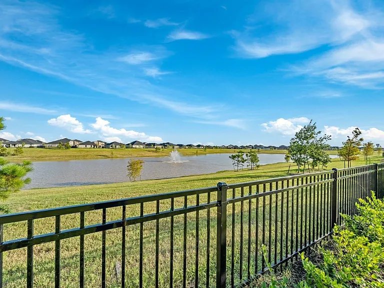 27439 Sunterra Village Dr — Photo 2