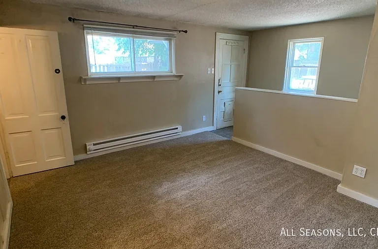 3012 W Pikes Peak Ave — Photo 8