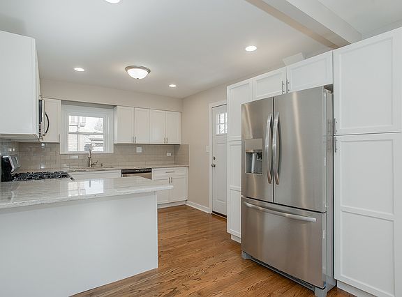 5th image of 9347 S Richmond Ave