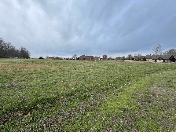 3rd image of 23 Win Meadow Ln