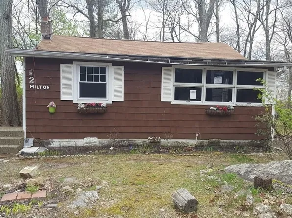 2 Milton Ct, Hewitt, NJ 07421