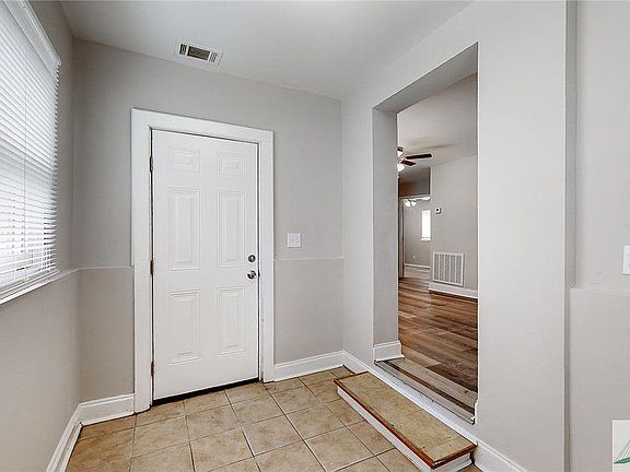 4th image of 1312 E 58th St