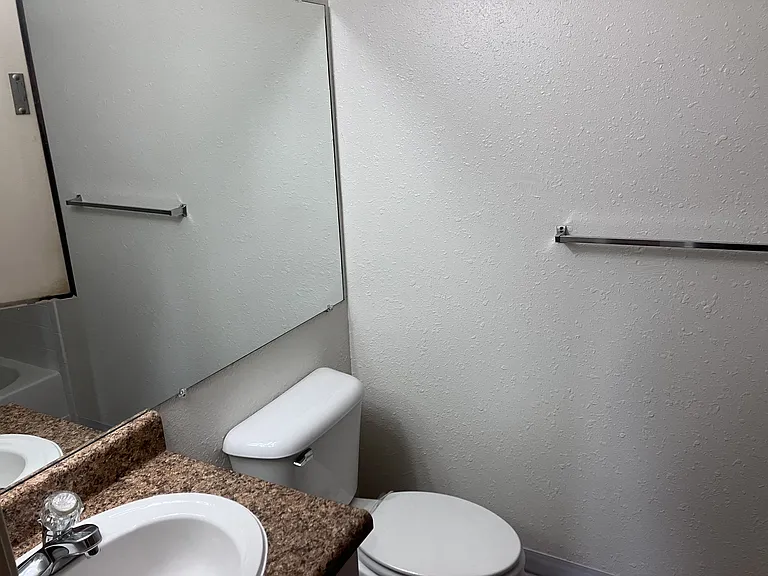 Windsor Place Apartments — Photo 80