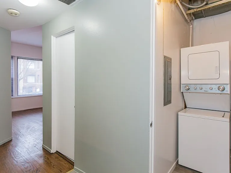 727 W Cornelia Ave #2 — Photo 5