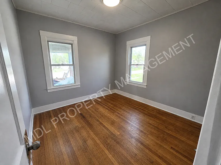 1108 W Holland Ave — Photo 3