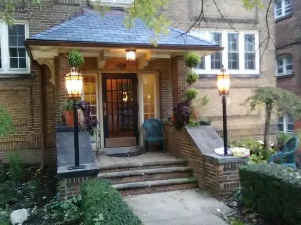 2449 Overlook Rd, Cleveland, OH