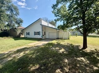 906 N Walnut St, Beloit, KS 67420