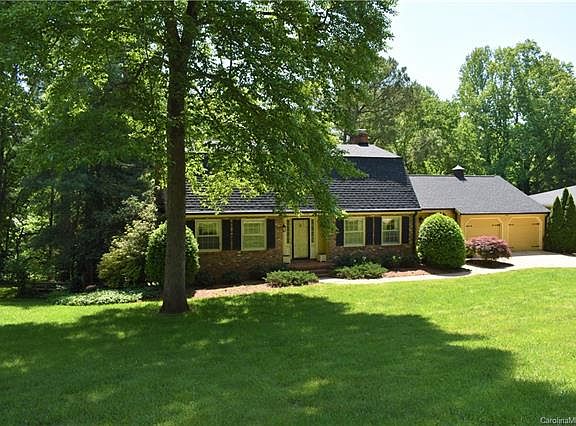 4th image of 556 Deerwood Dr
