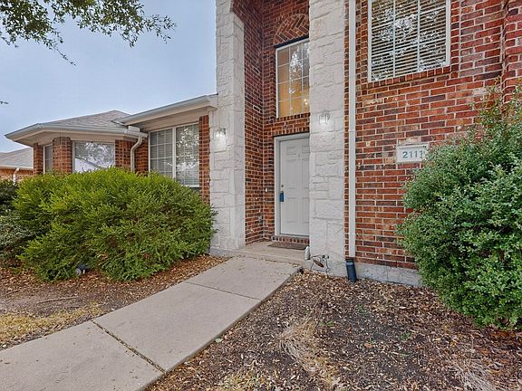 4th image of 2111 Danbury Dr