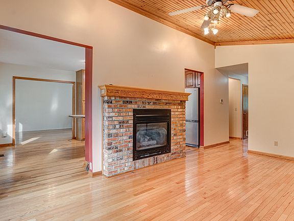 4th image of 412 Lake St
