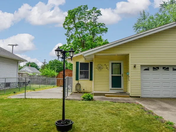 630 W South St APT A, Pontiac, IL 61764