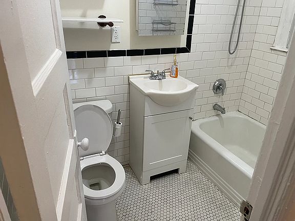 3rd image of 172 14th St APT 1F