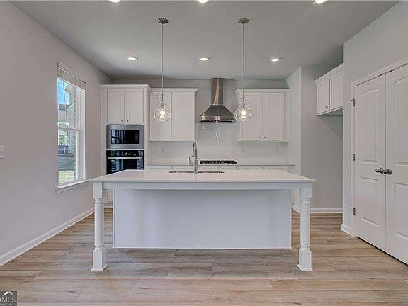 7th image of this home