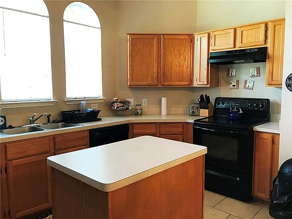 4th image of 2220 Walden Pl