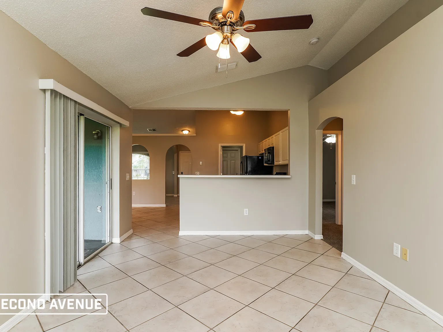 3 bed, 2.0 bath, 1472 sqft, $1,650 — Photo 4