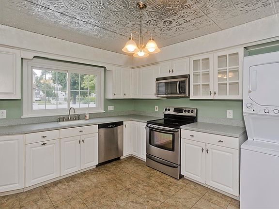 3rd image of 115 Bonneville Ave