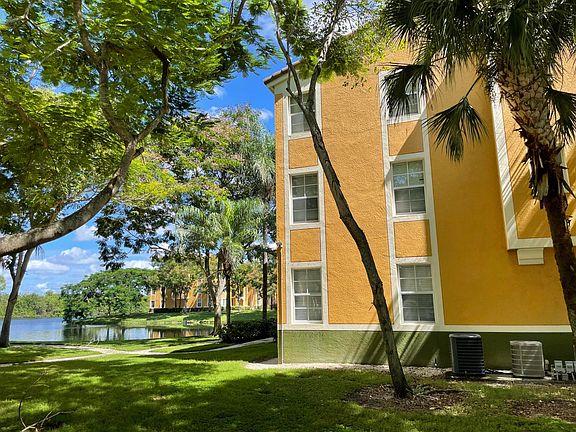 4th image of 2120 W Preserve Way #302