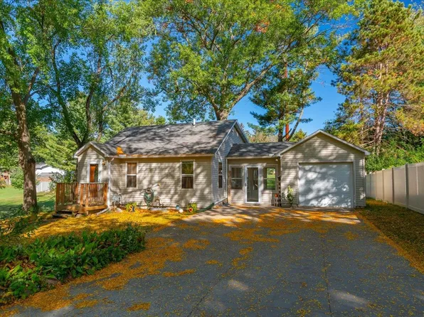 115 Charles St, Portage, WI 53901