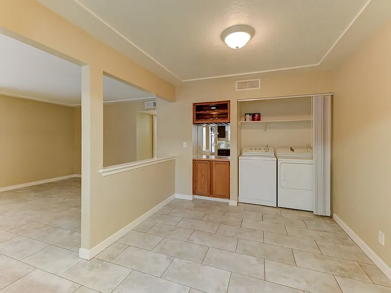 2125 Sun Ave #B — Photo 4