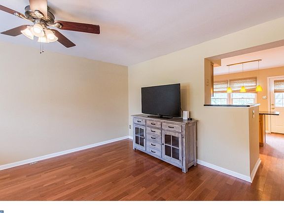 4th image of 873 Sabina Cir
