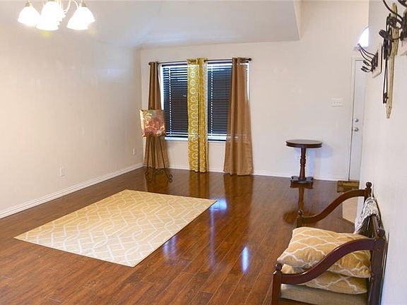 2nd image of 904 Plumeria Dr