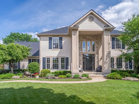 2nd image of 544 E Castlebury Cir